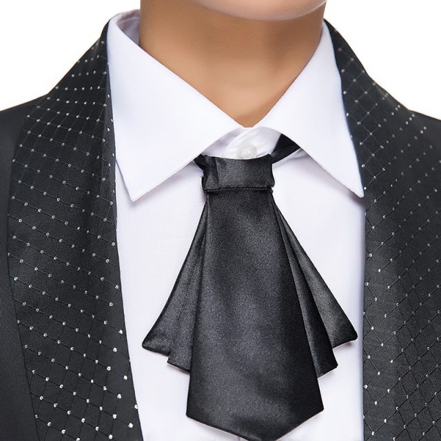 Black and white classic hospitality uniform (1)